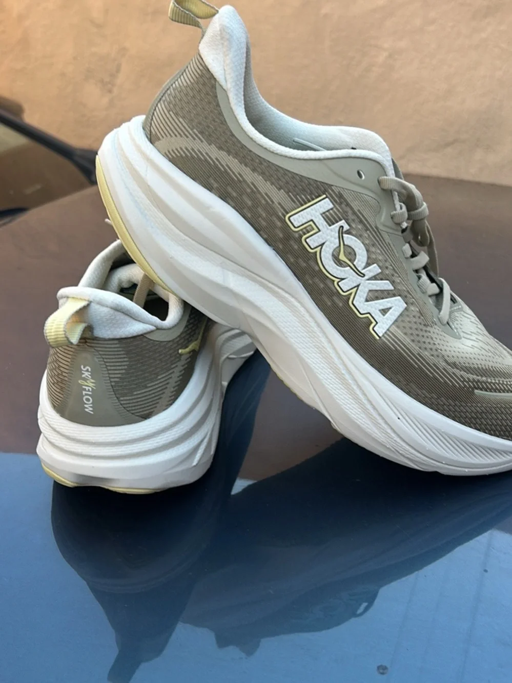 Hoka Clifton 10